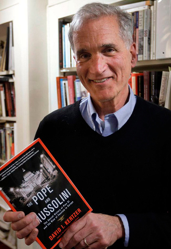 Дэвид Керцер