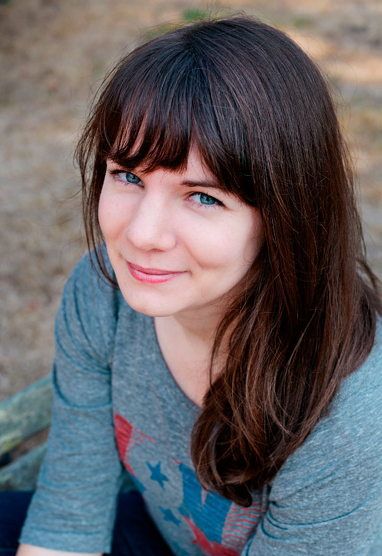 Эмили Ллойд-Джонс