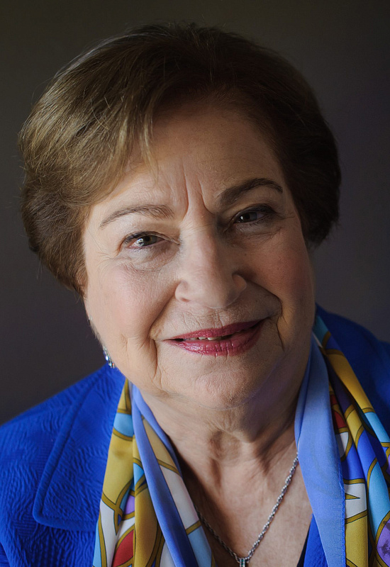 Анджела Стент