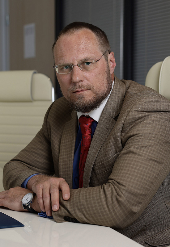 Дмитрий Жаров