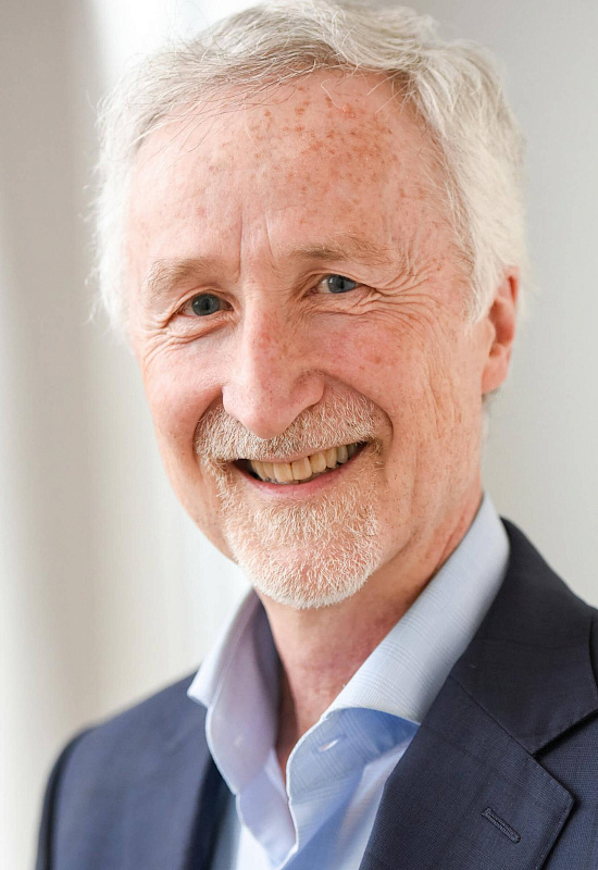 Генри Эммонс