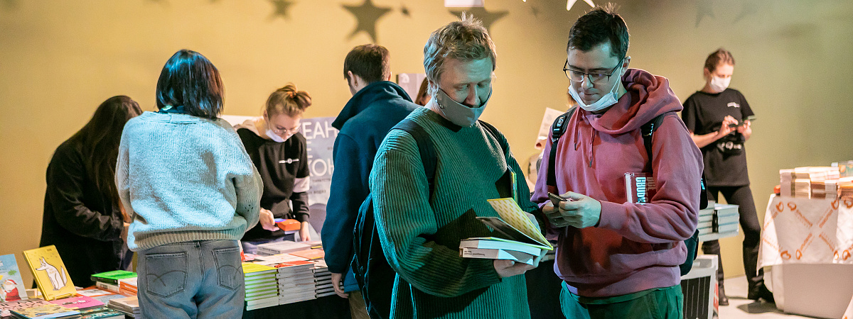 Книжная веранда, public-talk, дрэг-шоу: как работает отдел мероприятий «Альпины» Книжная веранда, public-talk, дрэг-шоу: как работает отдел мероприятий «Альпины»