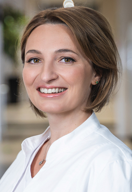 Елена Младова