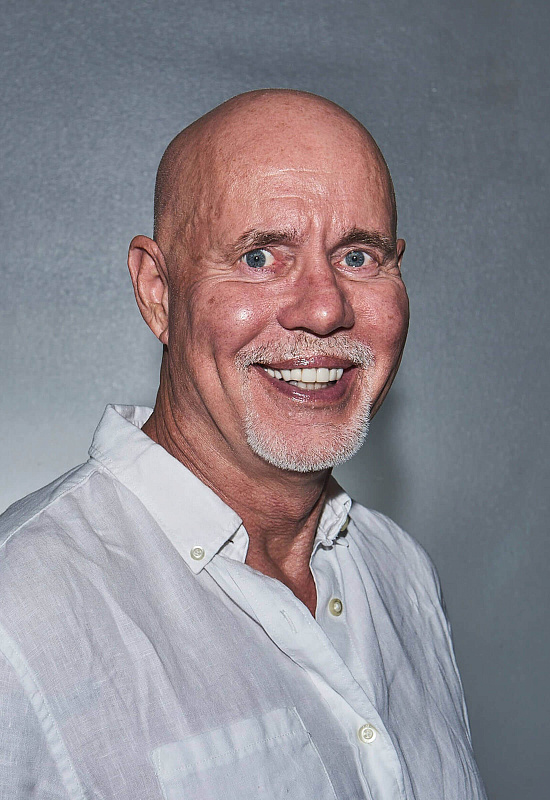 Роберт Гловер